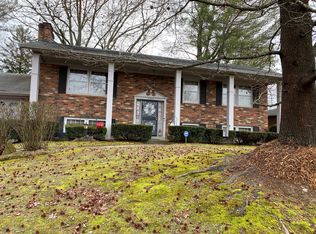9803 Lakewood Dr, Louisville, KY 40272
