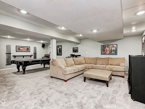5th image of 933 Queensbury Dr