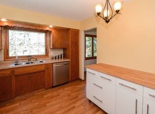 407 Sextant Ave W, Roseville, MN 55113