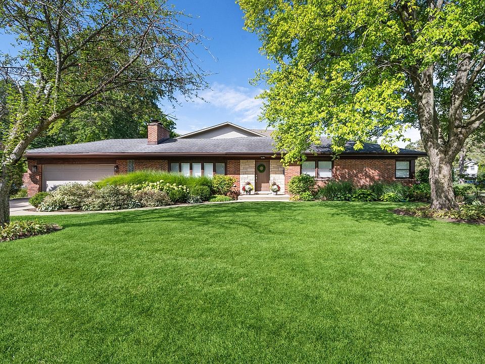 1st image of 824 Echo Ln