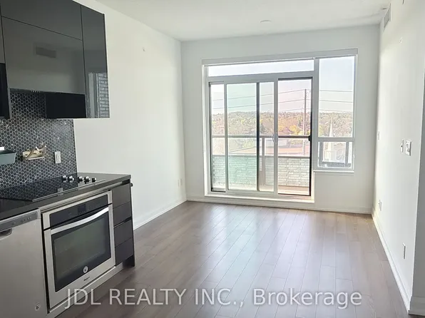 25 Water Walk Dr #721, Markham, ON L6G 0G3