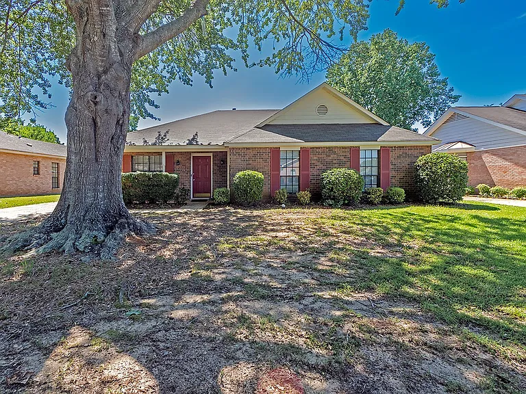 7125 Breckenridge Dr — Photo 1