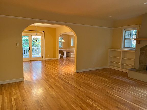 4th image of 8134 Eleanor Pl NE