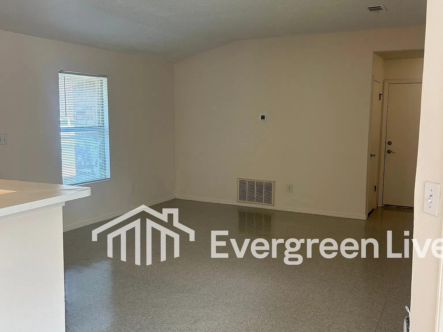 2 bed, 1.0 bath, 1249 sqft, $1,345 — Photo 4