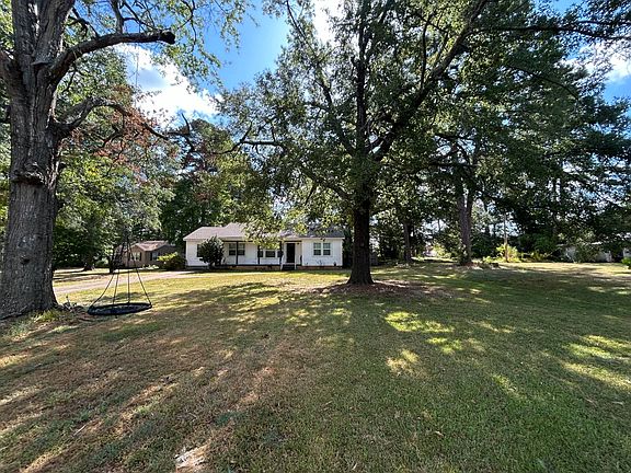5th image of 910 Highland Cir