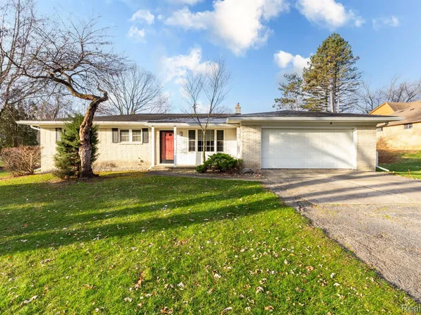 1315 Gettysburg Ct, Rochester Hills, MI 48306