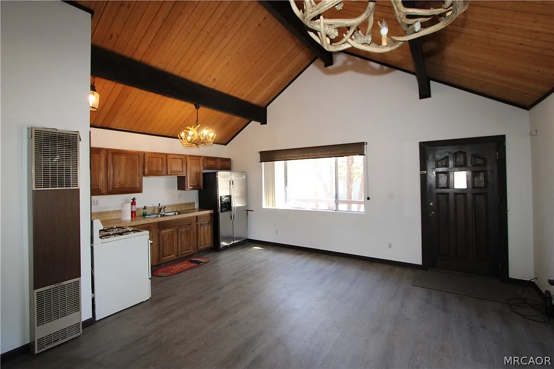2 bed, 1.0 bath, 768 sqft, $1,550 — Photo 2