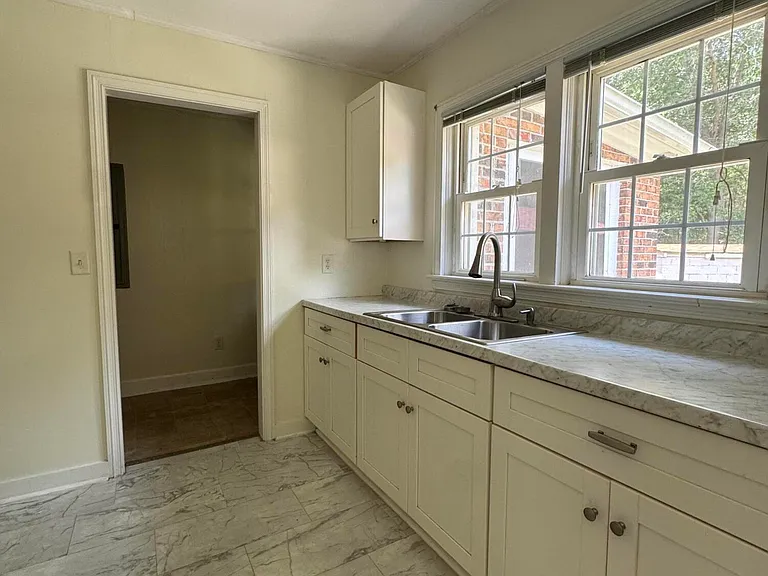 933 S Live Oak Dr — Photo 5