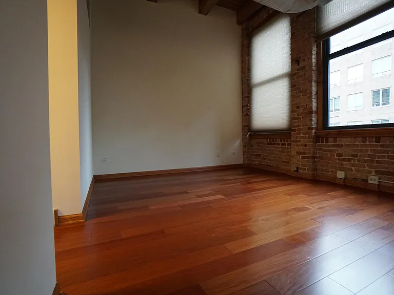 Bedroom empty (with carpet though)