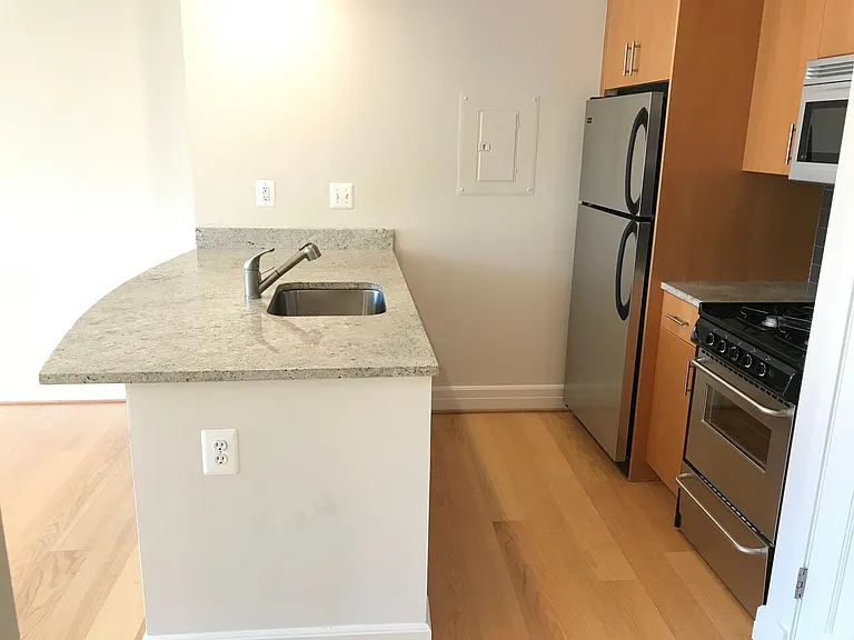 1255 New Hampshire Ave NW — Photo 48