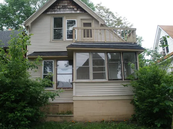 1132 E Clarke St, Milwaukee, WI 53212