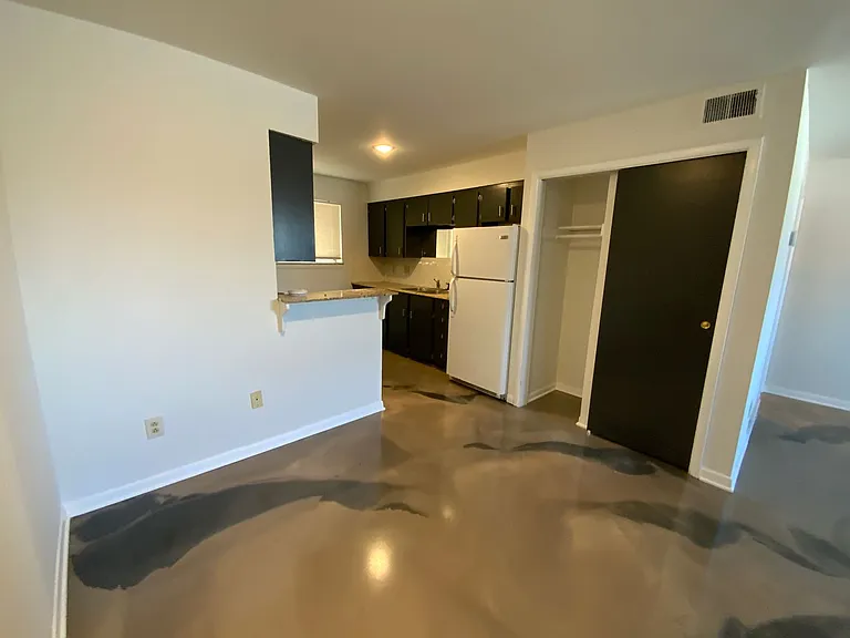 Library Place Apartments — Photo 34