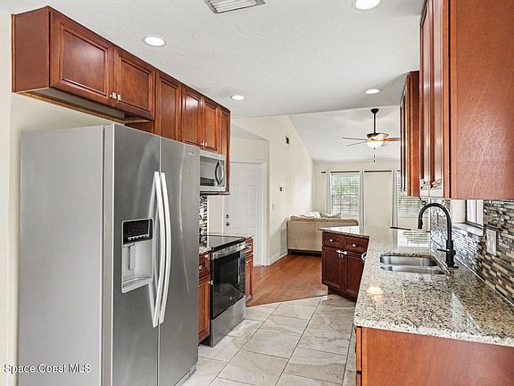 5th image of 408 Crystal Mist Rd NW