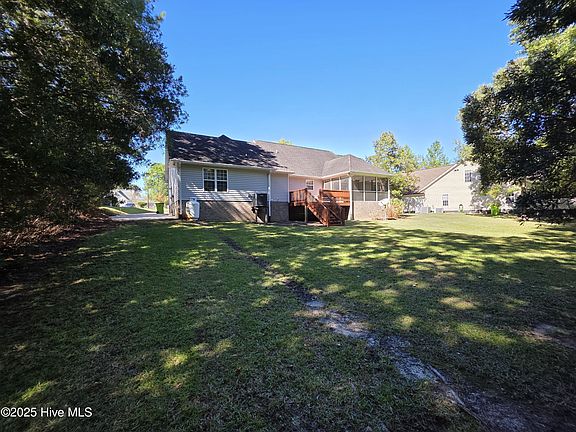 5th image of 345 Farina Dr