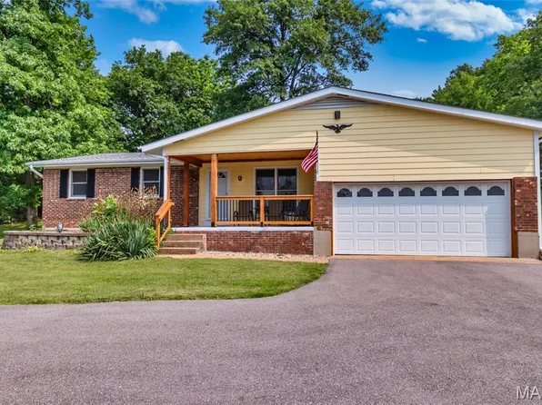 2915 Ozark Dr, Saint Louis, MO 63122