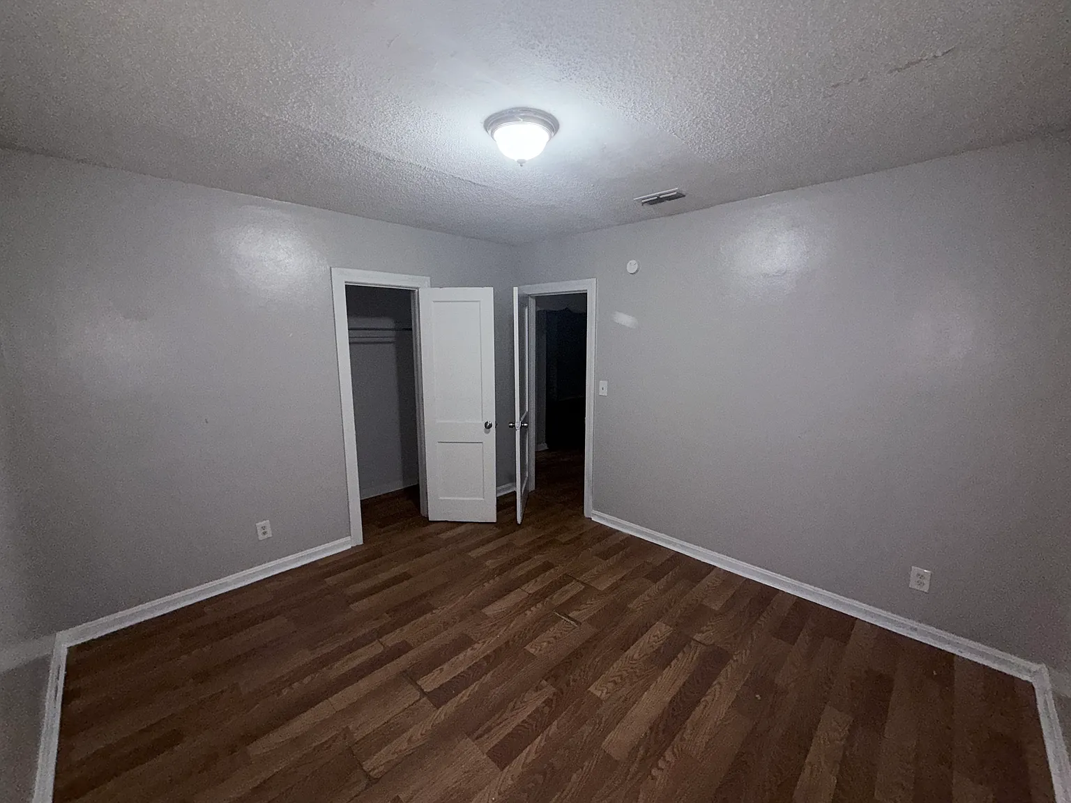 3 bed, 916 sqft, $1,175 — Photo 2