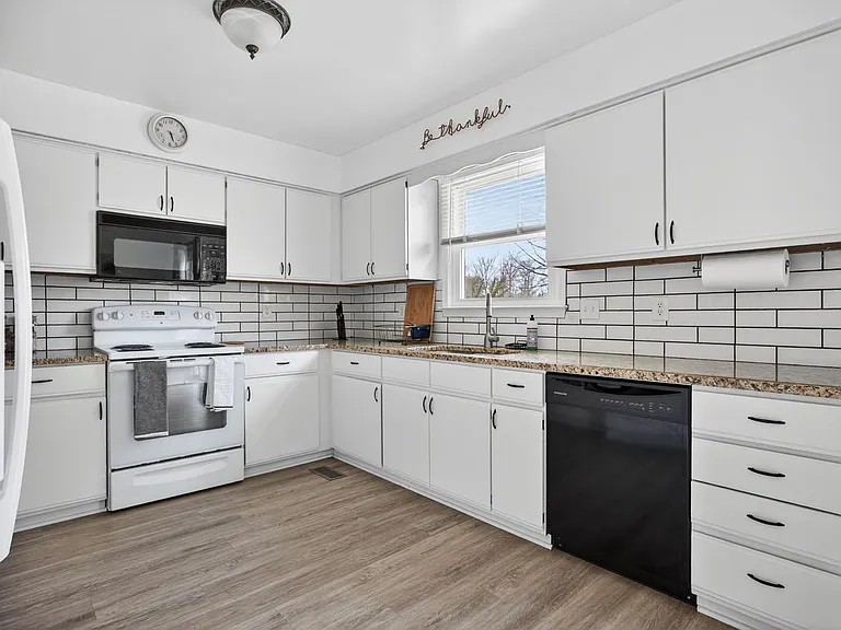 136 Stevens Dr — Photo 17