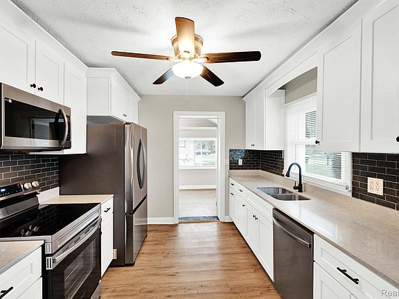5th image of 2121 Chesley Dr