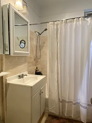 Rented by Metropolitan Equities | media 10