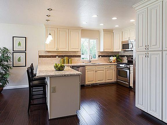 2nd image of 141 Oxford Way
