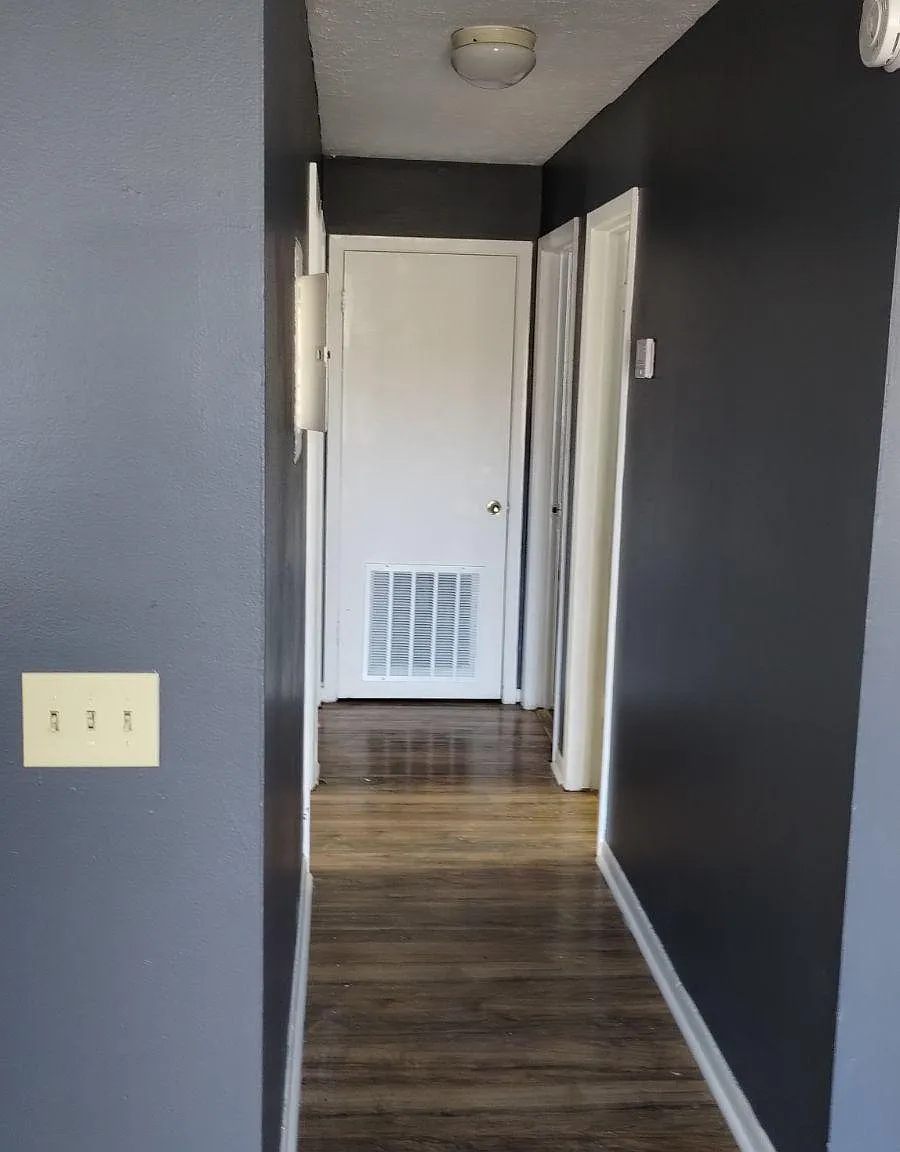1110 Sheffield Ave — Photo 4
