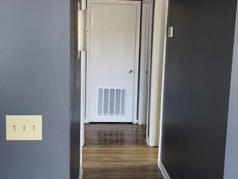 1110 Sheffield Ave — Photo 4