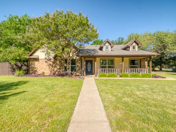 941 S Berry Trail Ct, Copper Canyon, TX 75077