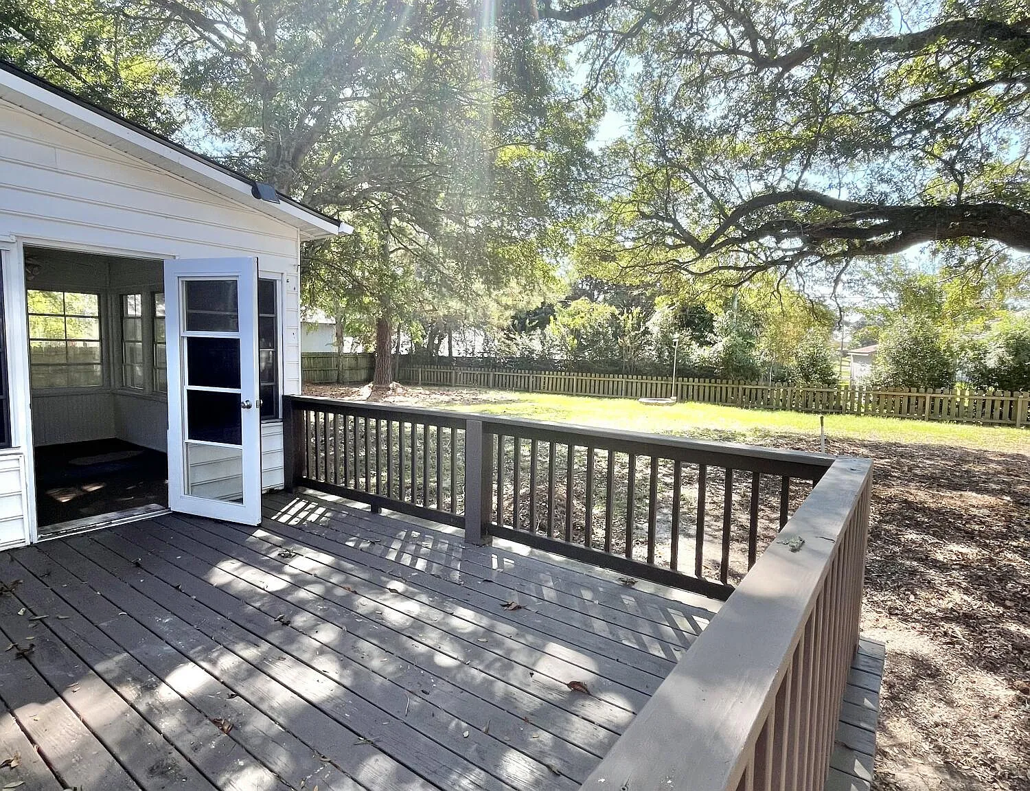 3 bed, 2.0 bath, 1850 sqft, $2,400 — Photo 2