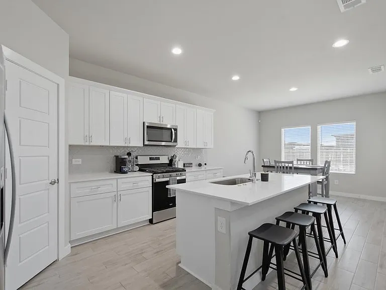 7203 Blue Meadow Rd — Photo 10