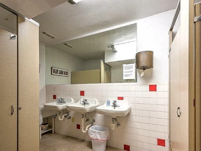 410 N Oliver Ave — Photo 5