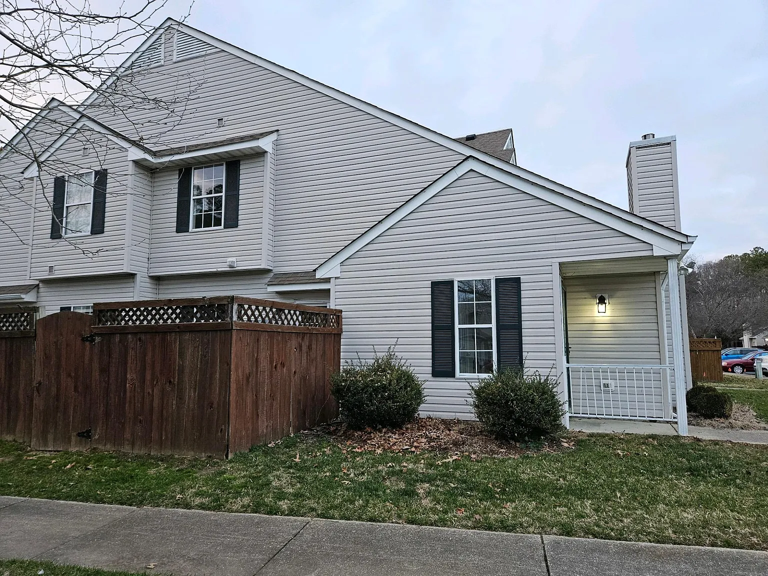 3 bed, 1349 sqft, $2,150 — Photo 3