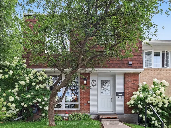 2300 Ogilvie Rd #32, Ottawa, ON K1J 7X8