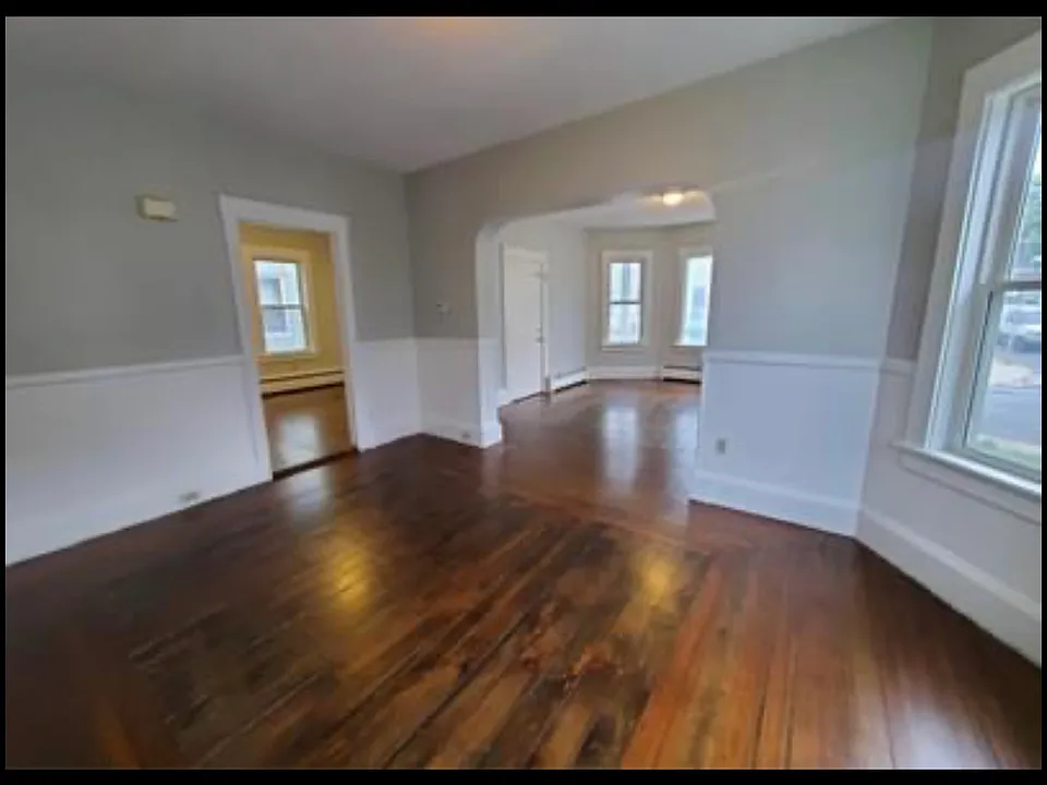 2 Conduit St #1