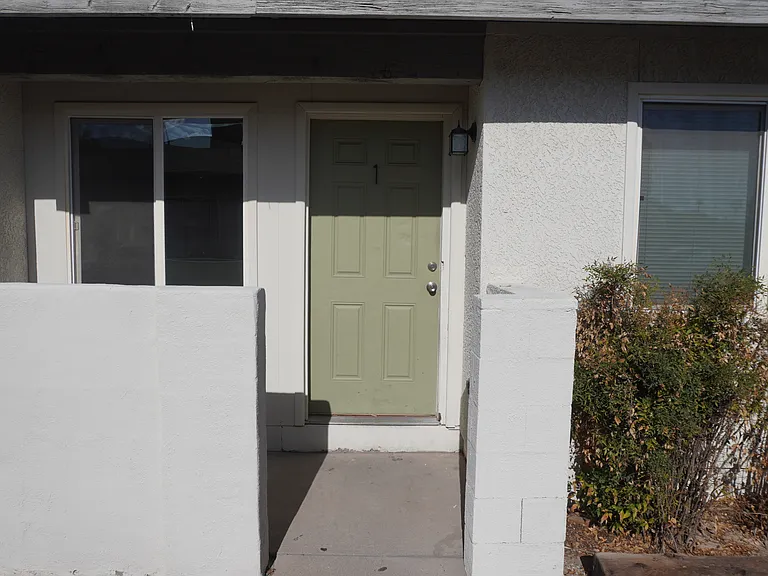 3953 N Palm Grove Dr #1 — Photo 1
