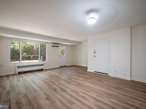 4th image of 10406 Montrose Ave APT 1