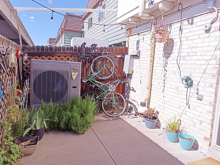1125 S Monaco Pkwy — Photo 11
