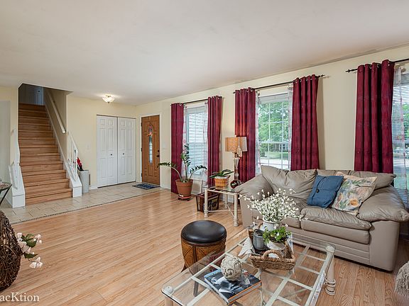 3rd image of 1135 N Darlington Cir