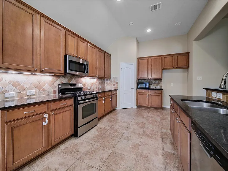 25208 Forest Ledge Dr — Photo 14