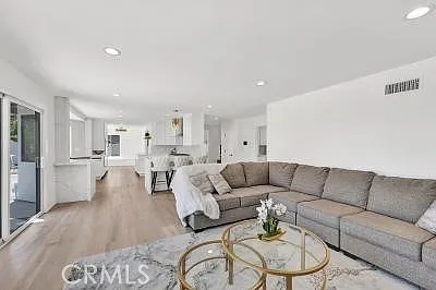 18340 Sandringham Ct — Photo 7