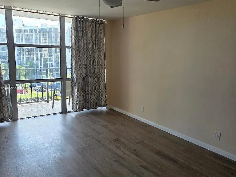 800 Parkview Dr #716 — Photo 13