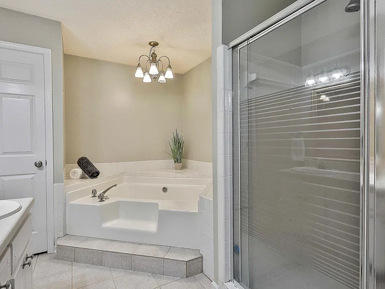 110 Hampton Woods Dr — Photo 28