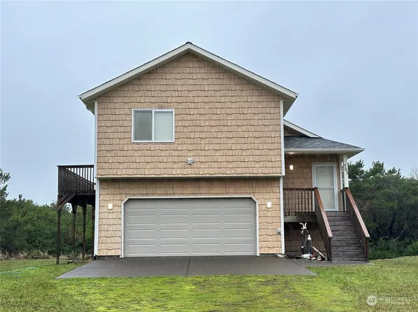 305 Sand Dune Avenue NW, Ocean Shores, WA 98569