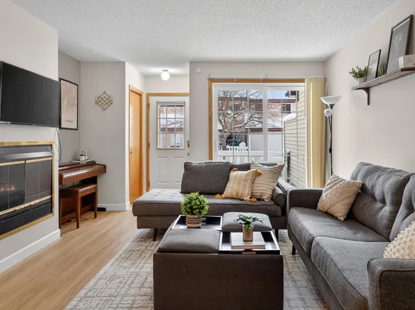 4065 Wilshire Cir #8, Shoreview, MN 55126