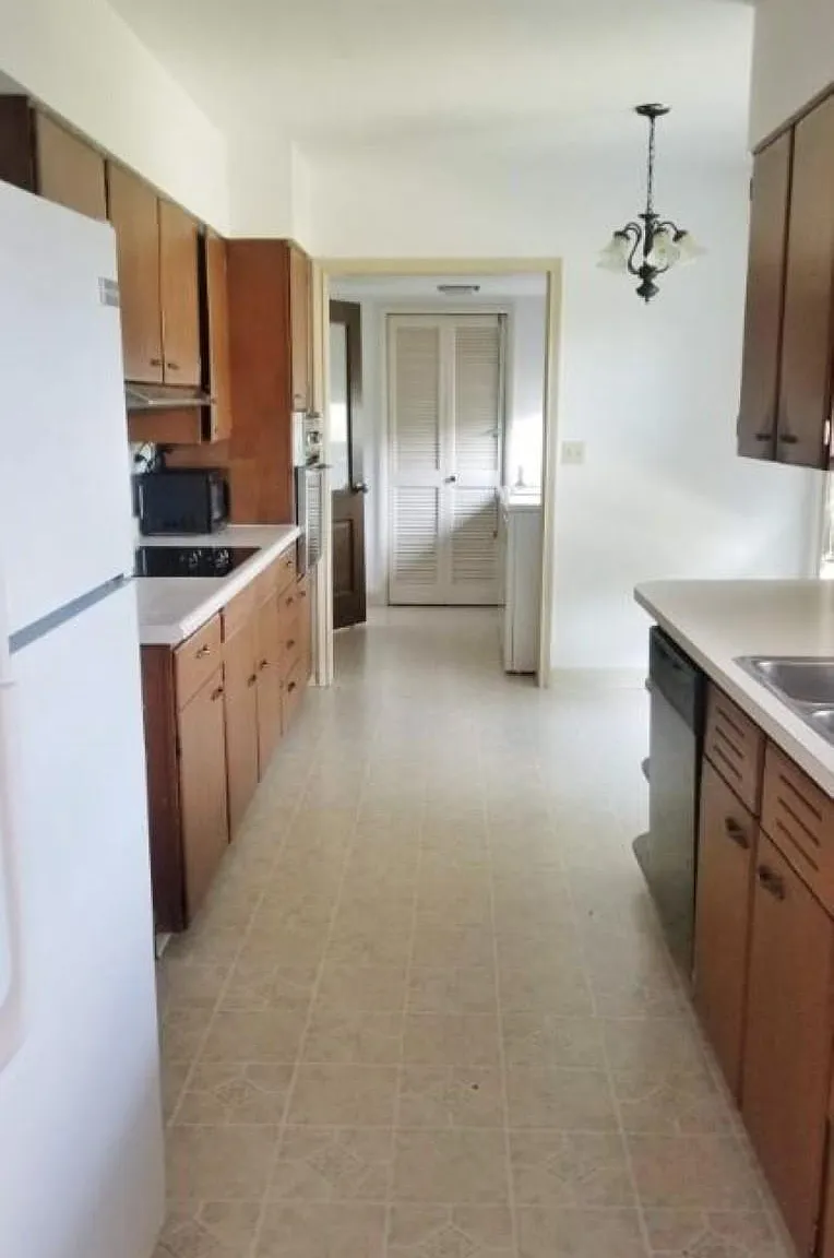 3 bed, 2.0 bath, 2041 sqft, $2,175 — Photo 4