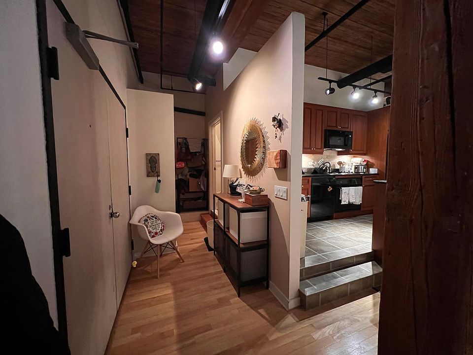 1st image of 1725 W North Ave Suite 305