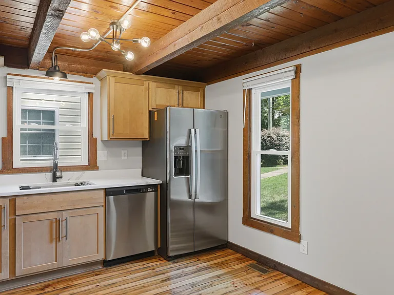 600 W 28th St — Photo 3