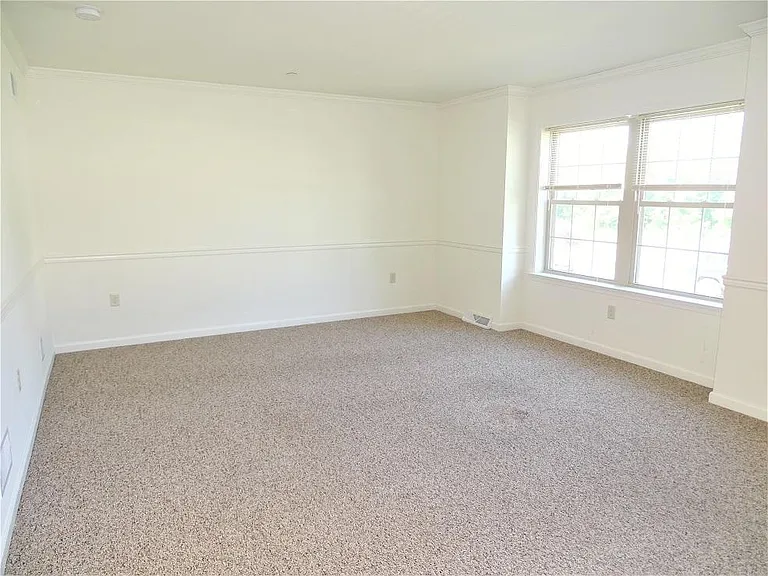 74 Gable Dr — Photo 3