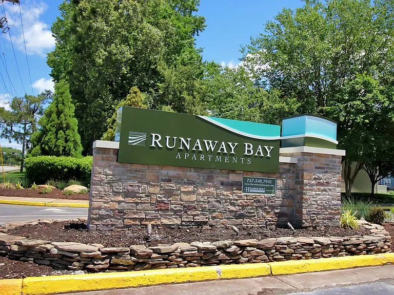 Runaway Bay Apartments — Photo 44