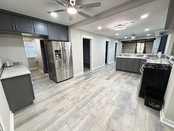 Nice Open Floor Plan!!!