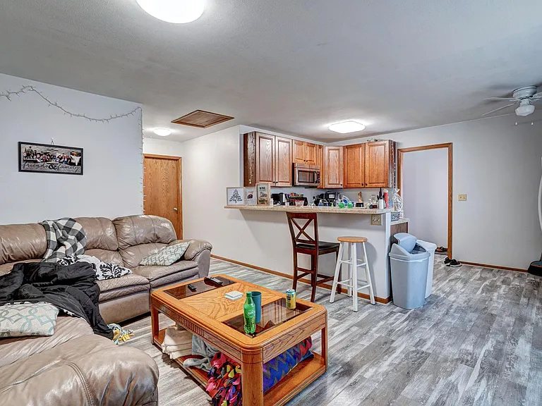 647 N Walton Dr — Photo 6